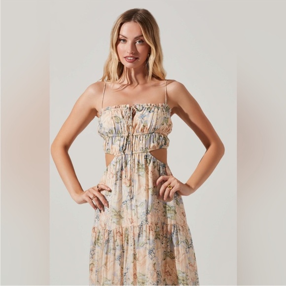 ASTR ODINA FLORAL SMOCKED TIERED MIDI DRESS - Picture 4 of 7